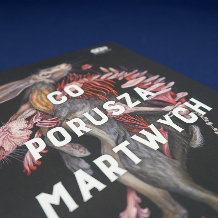 Co porusza martwych