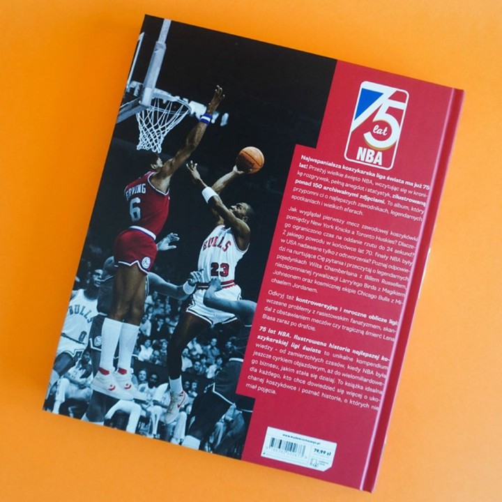 Okładka książki 75 lat NBA. Ilustrowana historia najlepszej koszykarskiej ligi świata w księgarni Labotiga