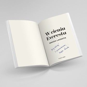 Zdjęcie okładki W cieniu Everestu. Nieopowiedziane historie spod najwyższej góry świata w księgarni Labotiga