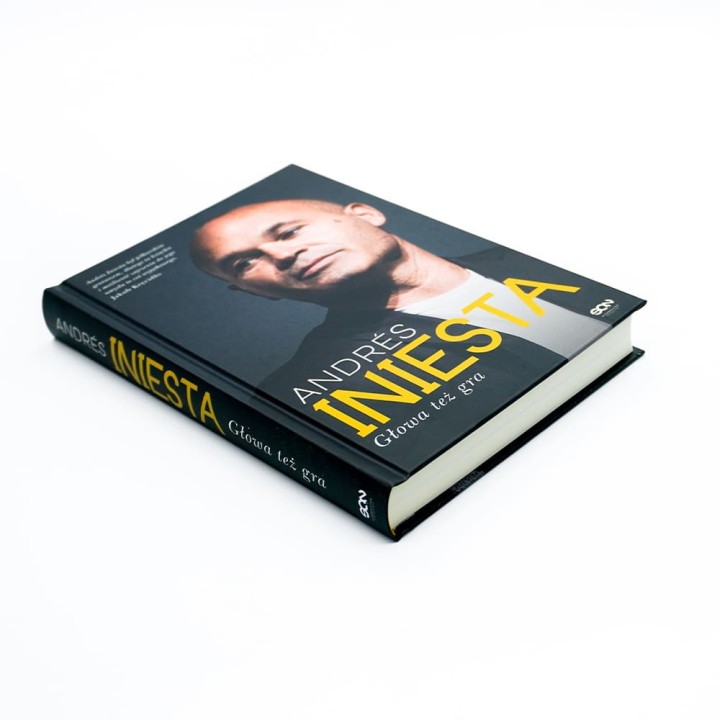 Andres Iniesta. Głowa też gra