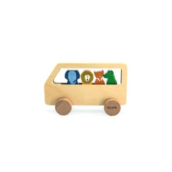 Drewniany autobus dla zwierząt