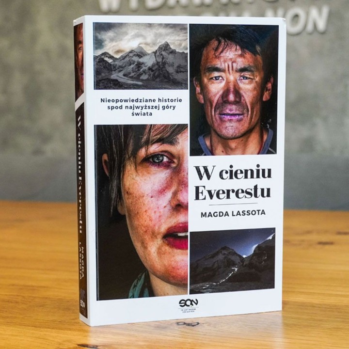 Zdjęcie okładki W cieniu Everestu. Nieopowiedziane historie spod najwyższej góry świata w księgarni Labotiga
