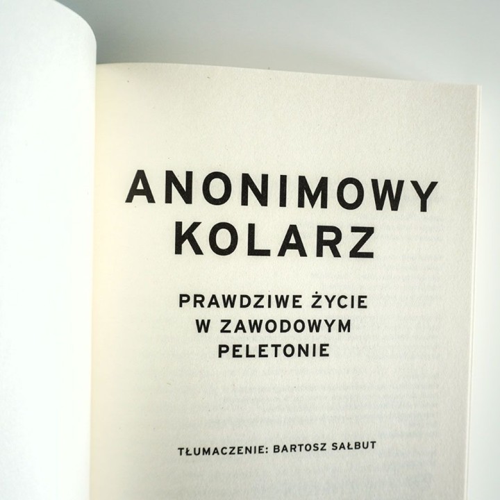 Okładka książki Anonimowy kolarz. Prawdziwe życie w zawodowym peletonie w księgarni sportowej Labotiga