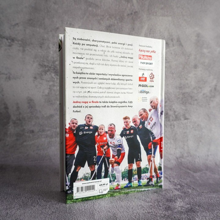 Okładka książki Amp Futbol. Jedną nogą w finale w księgarni Labotiga