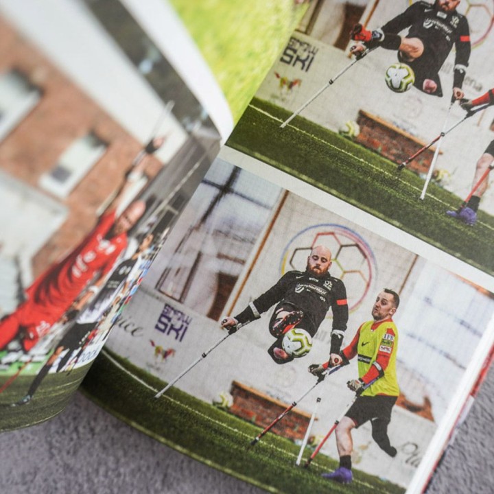 Okładka książki Amp Futbol. Jedną nogą w finale w księgarni Labotiga