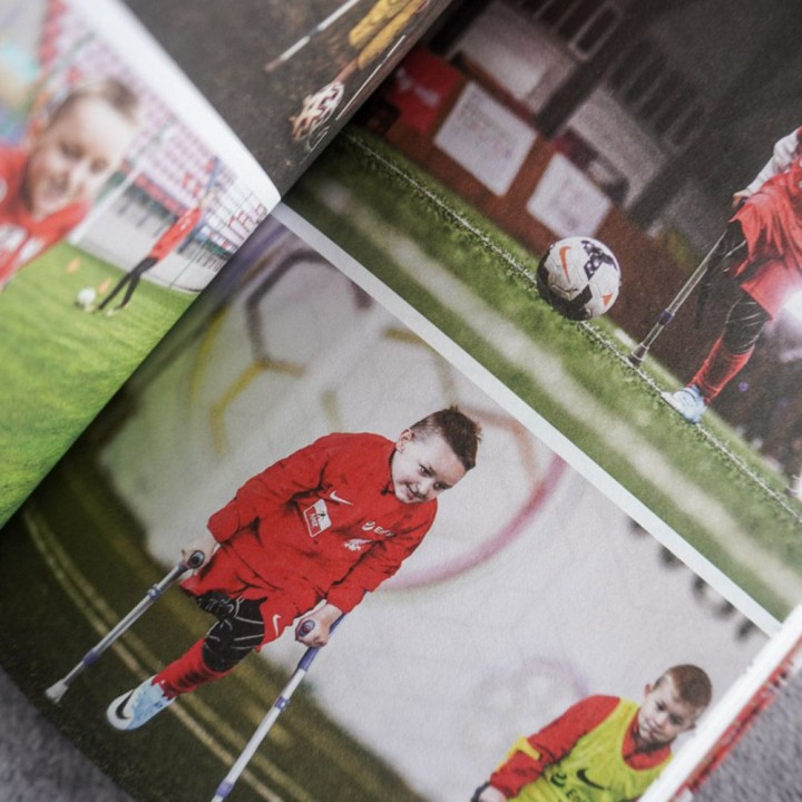 Okładka książki Amp Futbol. Jedną nogą w finale w księgarni Labotiga