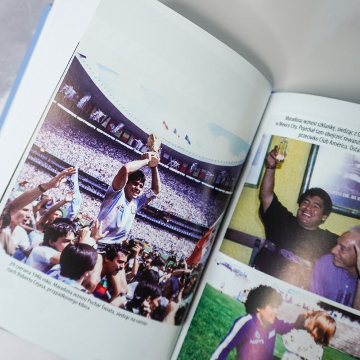Okładka książki Diego Maradona. Chłopiec, buntownik, bóg w księgarni sportowej Labotiga