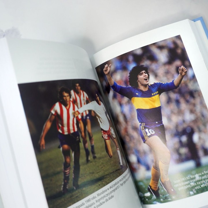Okładka książki Diego Maradona. Chłopiec, buntownik, bóg w księgarni sportowej Labotiga