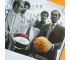 Pakiet: 75 lat NBA. Ilustrowana historia najlepszej koszykarskiej ligi świata + Kubek koszykarski duży (400 ml) w księgarni Labo