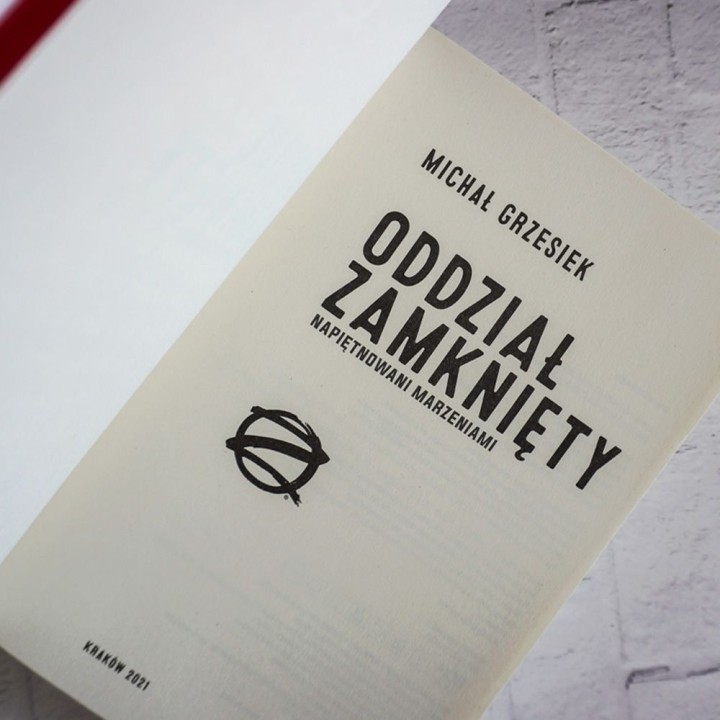 Okładka książki Oddział Zamknięty. Napiętnowani marzeniami w księgarni Labotiga