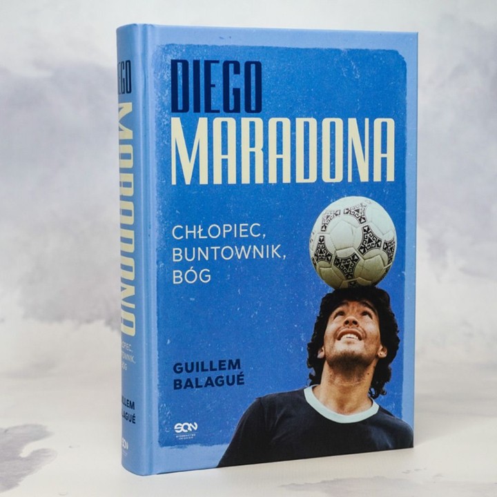 Okładka książki Diego Maradona. Chłopiec, buntownik, bóg w księgarni sportowej Labotiga