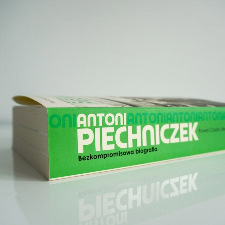 Okładka książki SQN Originals: Antoni Piechniczek. Bezkompromisowa biografia w księgarni Labotiga