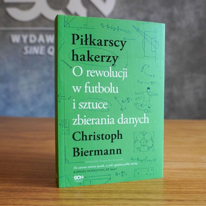 Okładka książki Piłkarscy hakerzy. O rewolucji w futbolu i sztuce zbierania danych w księgarni Labotiga