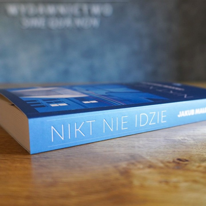 Okładka książki Nikt nie idzie (nowe wydanie) w Labotiga