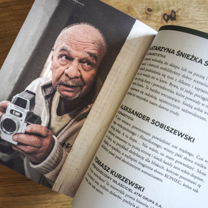 Okładka książki SQN Originals: Świat według Kiepskich. Zwariowana historia kultowego serialu (TW)
