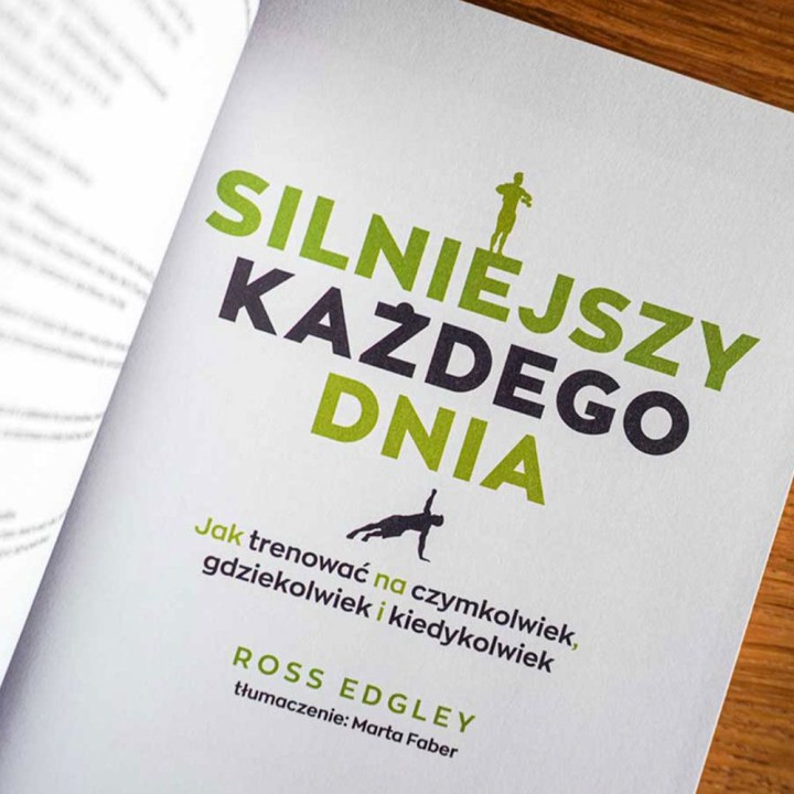 Okładka książki Silniejszy każdego dnia. Droga do formy. Jak trenować na czymkolwiek, gdziekolwiek i kiedykolwiek w księgarni La