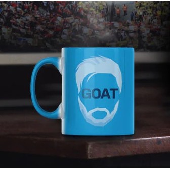 Zdjęcie kubka GOAT w księgarni sportowej Labotiga
