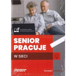 Senior pracuje w sieci