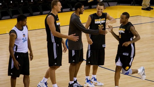 Monta Ellis miał podobne warunki fizyczne jak Stephen. Grał na pozycji rzucającego obrońcy, był najlepszym strzelcem ekipy Wojowników i miał spory wpływ na grę Curry’ego w NBA